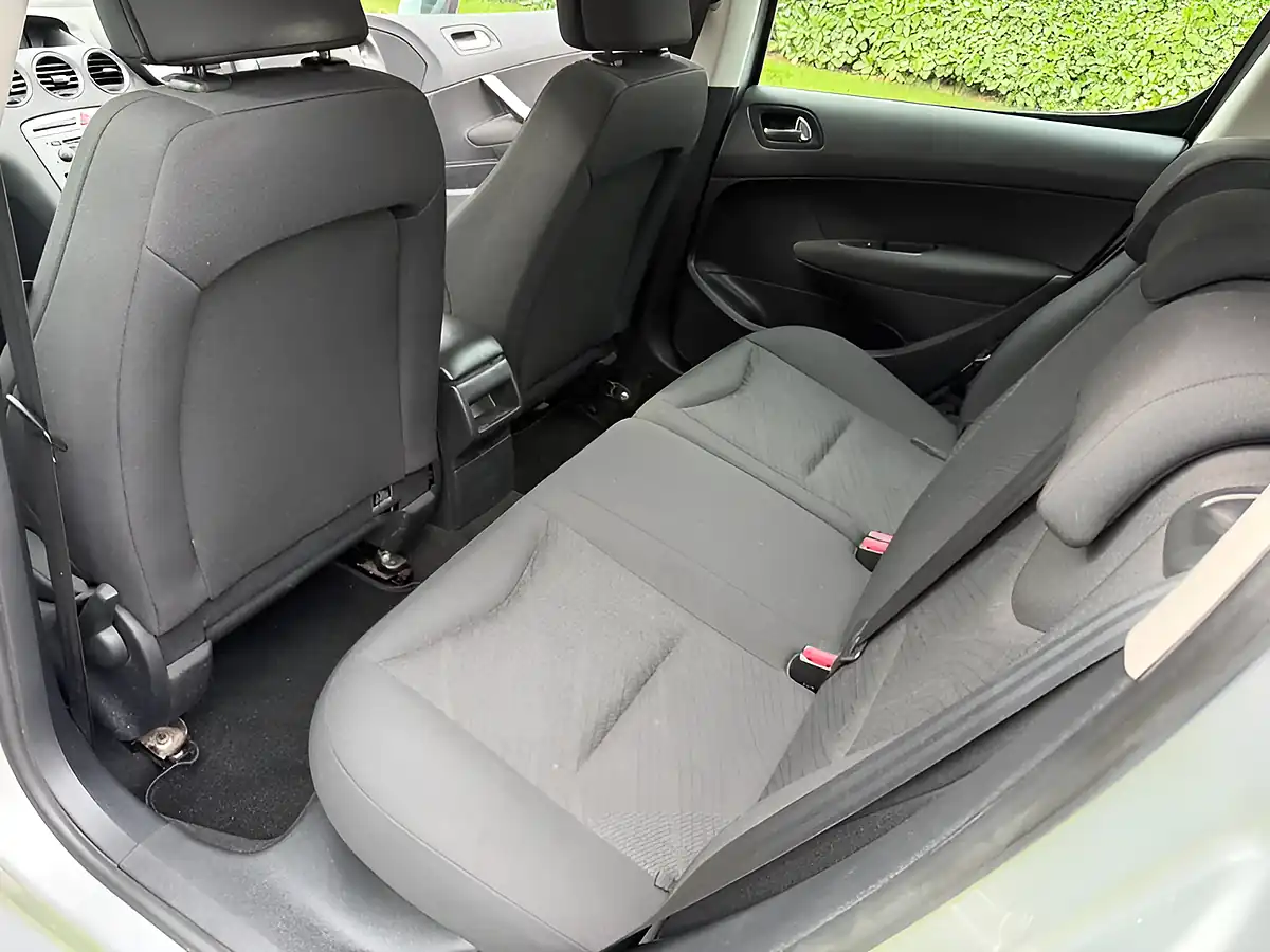 Used 2009 Peugeot 308 S Silver - Interior and Exterior details 14