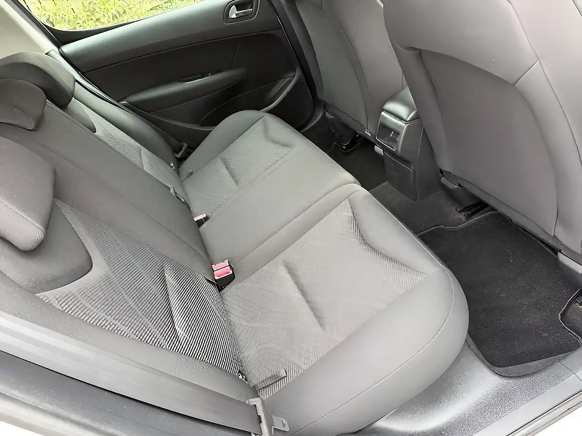 Used 2009 Peugeot 308 S Silver - Interior and Exterior details 15