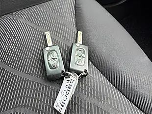 Used 2009 Peugeot 308 S Silver - Interior and Exterior details 18