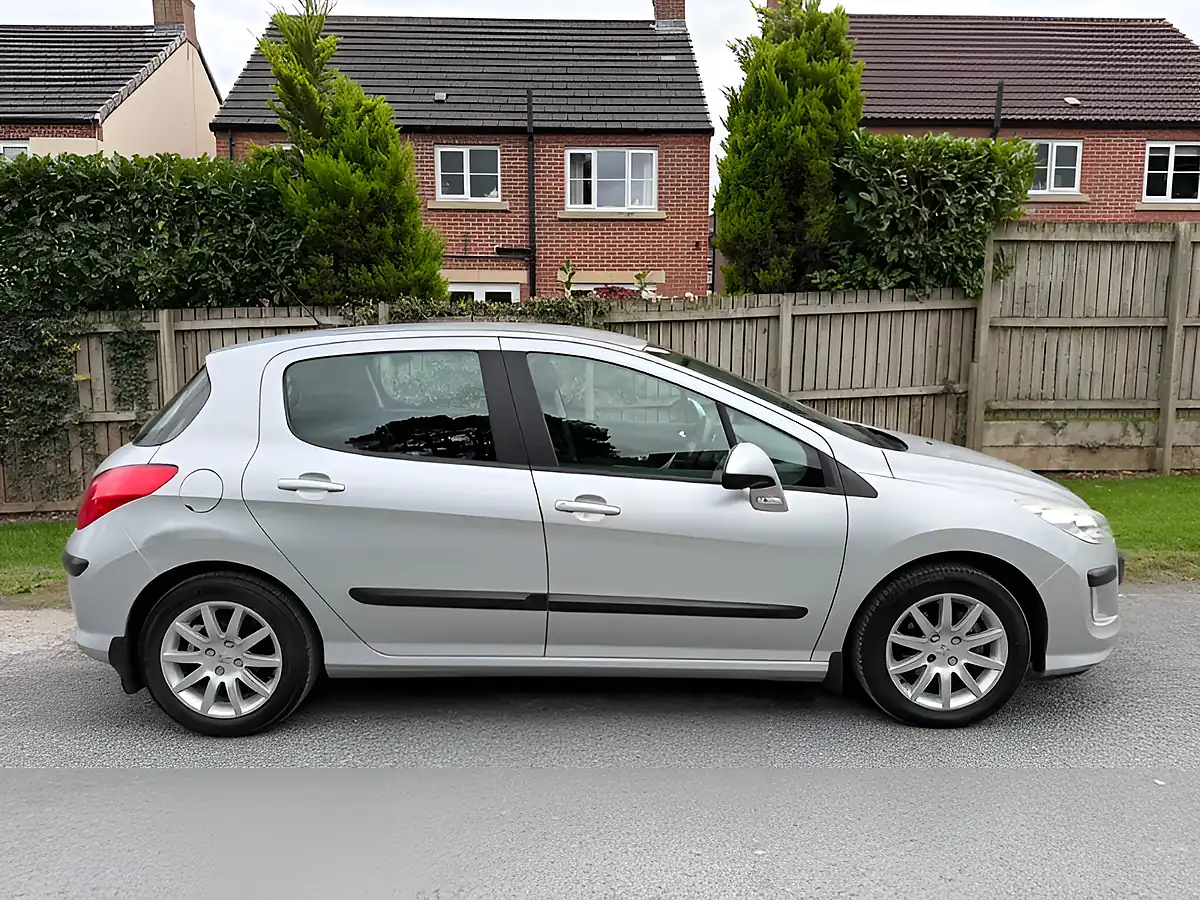 Used 2009 Peugeot 308 S Silver - Interior and Exterior details 4