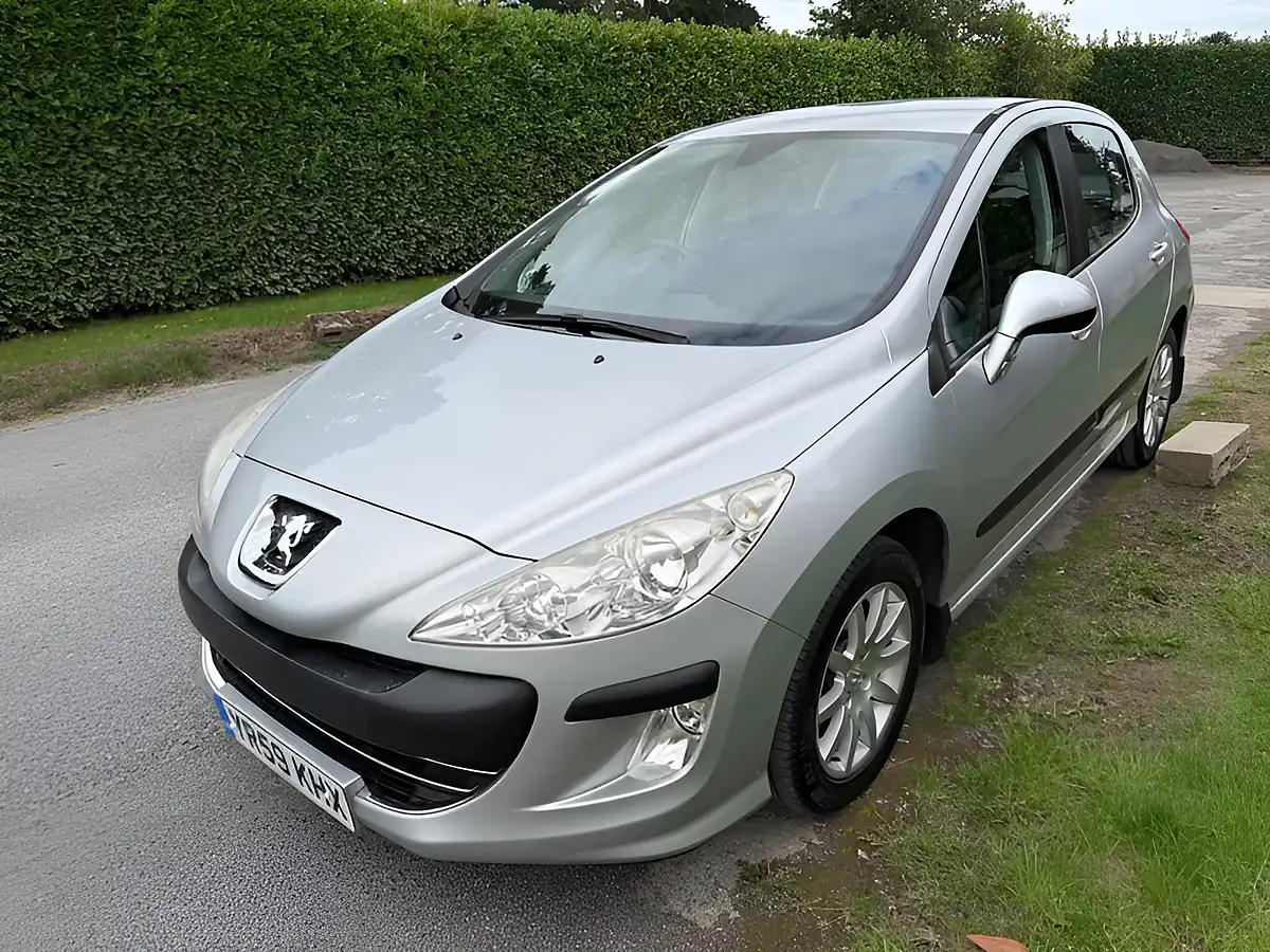 Used 2009 Peugeot 308 S Silver - Interior and Exterior details 8