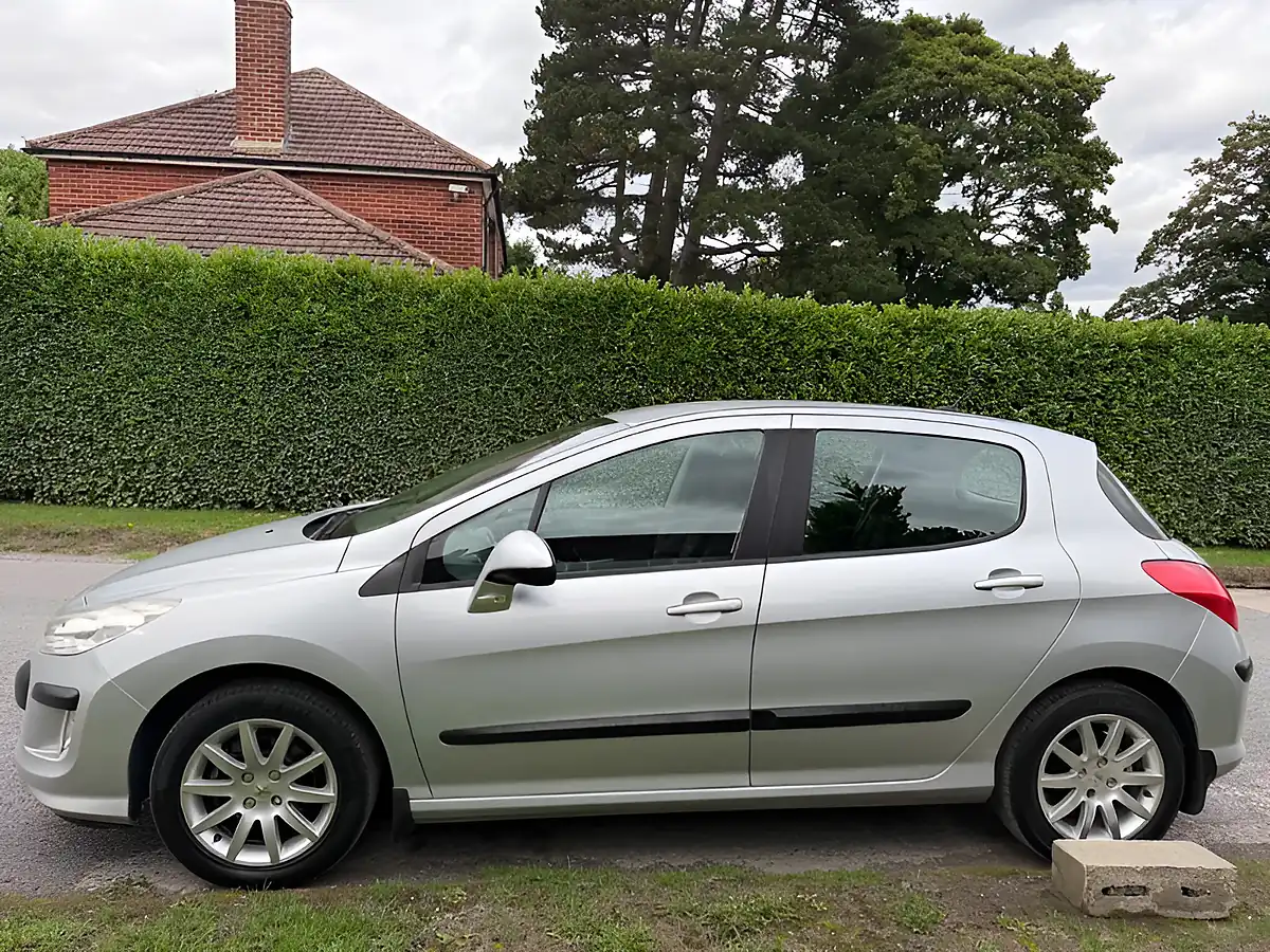 Used 2009 Peugeot 308 S Silver - Interior and Exterior details 9