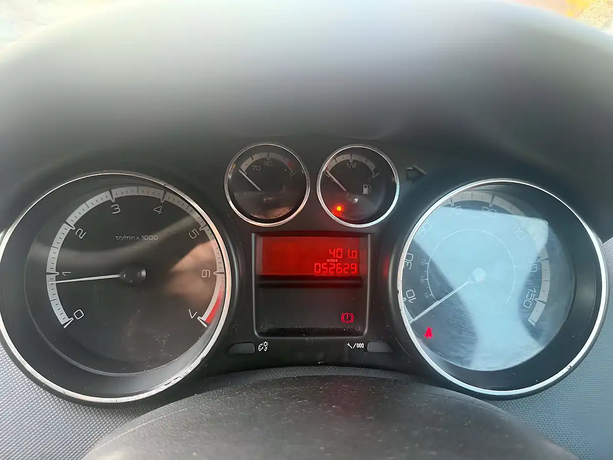 Used 2009 Peugeot 308 S Silver - Interior and Exterior details 13