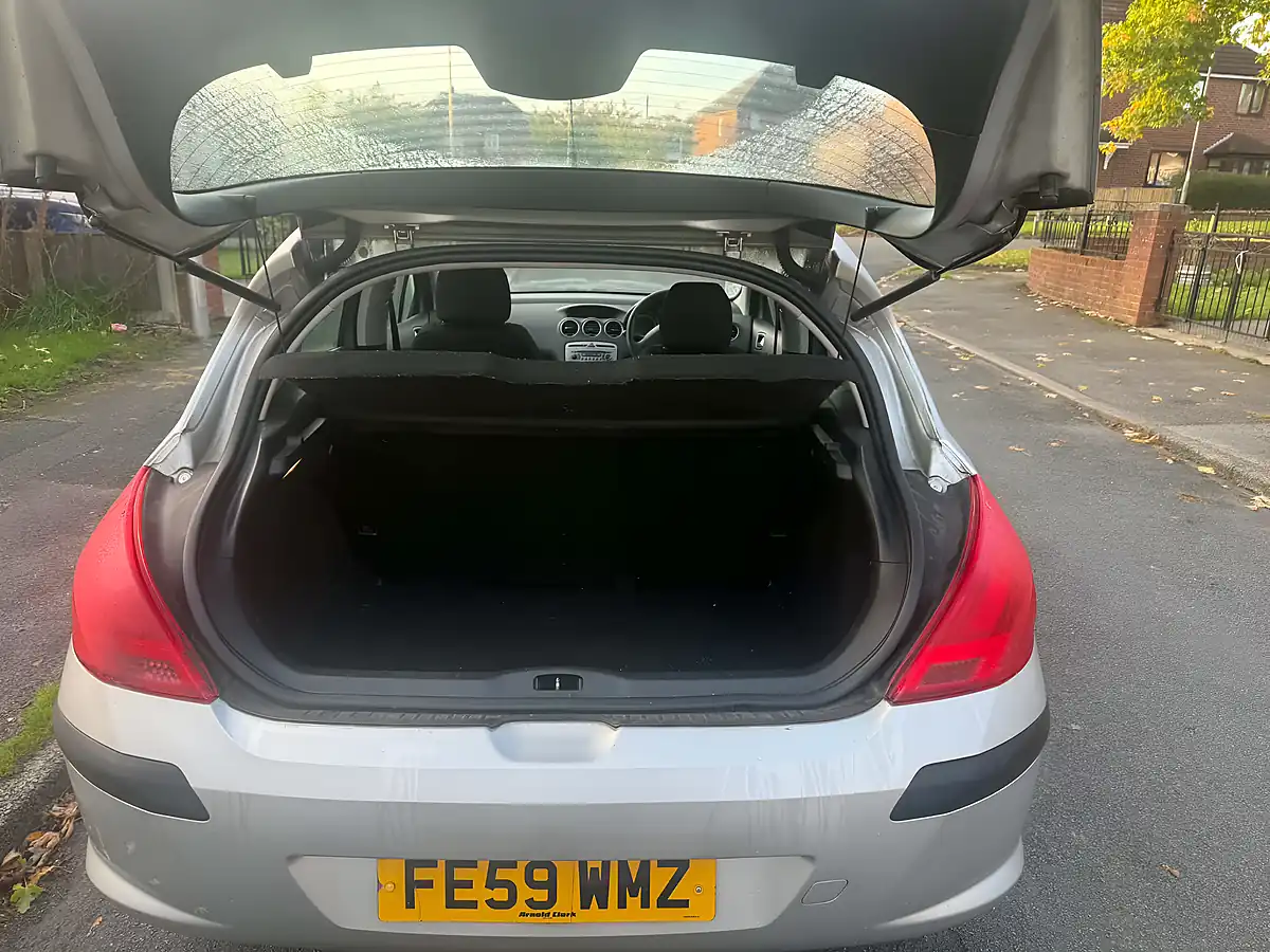 Used 2009 Peugeot 308 S Silver - Interior and Exterior details 15