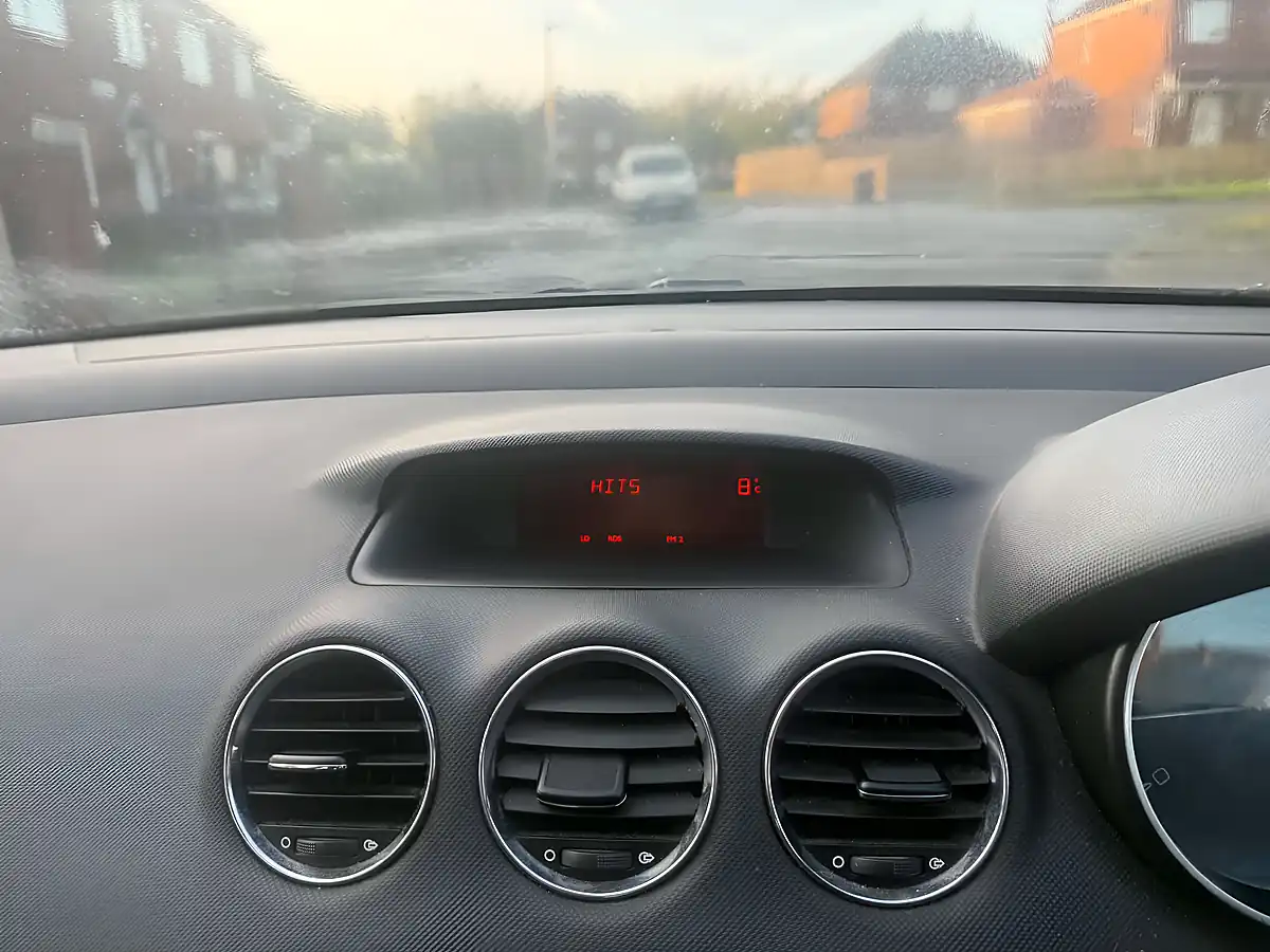 Used 2009 Peugeot 308 S Silver - Interior and Exterior details 17