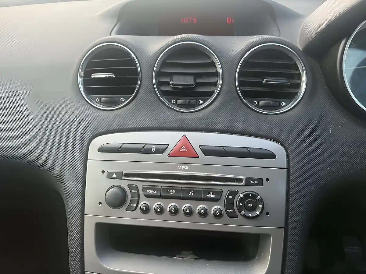 Used 2009 Peugeot 308 S Silver - Interior and Exterior details 18