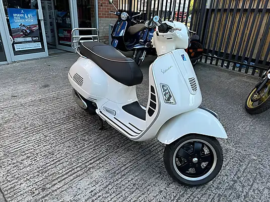 2009 Piaggio Vespa GTS Super 300