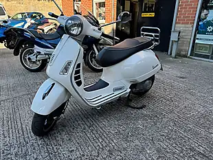 Used 2009 Piaggio Vespa Gts Super White - Interior and Exterior details 4