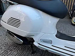 Used 2009 Piaggio Vespa Gts Super White - Interior and Exterior details 6