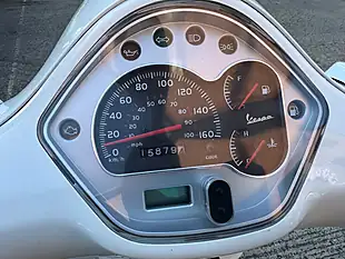 Used 2009 Piaggio Vespa Gts Super White - Interior and Exterior details 9
