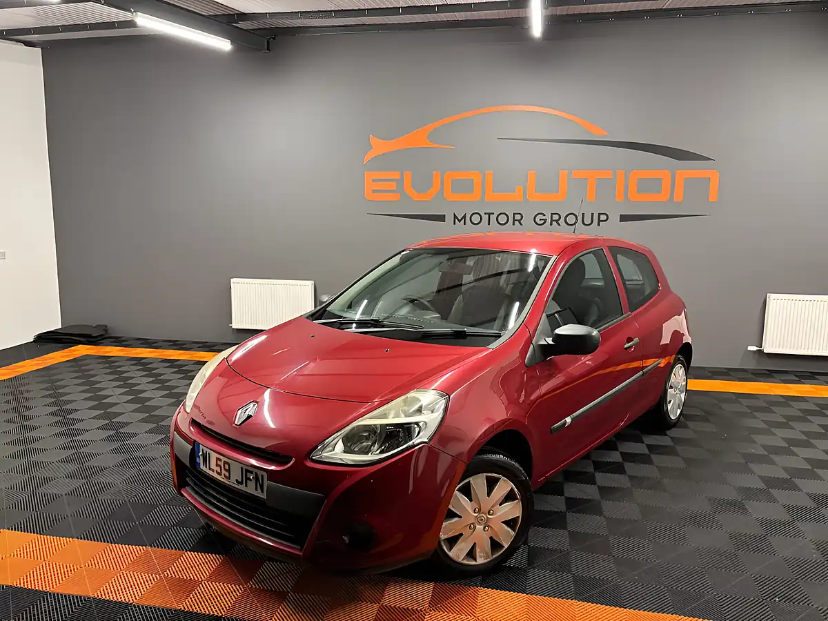 Used 2009 Renault Clio Red - Interior and Exterior details 10