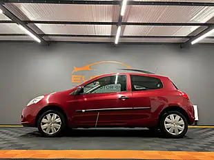 Used 2009 Renault Clio Red - Interior and Exterior details 5