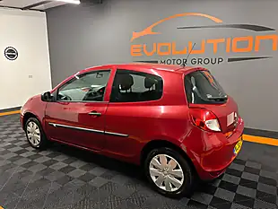 Used 2009 Renault Clio Red - Interior and Exterior details 8