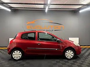Used 2009 Renault Clio Red - Interior and Exterior details 9