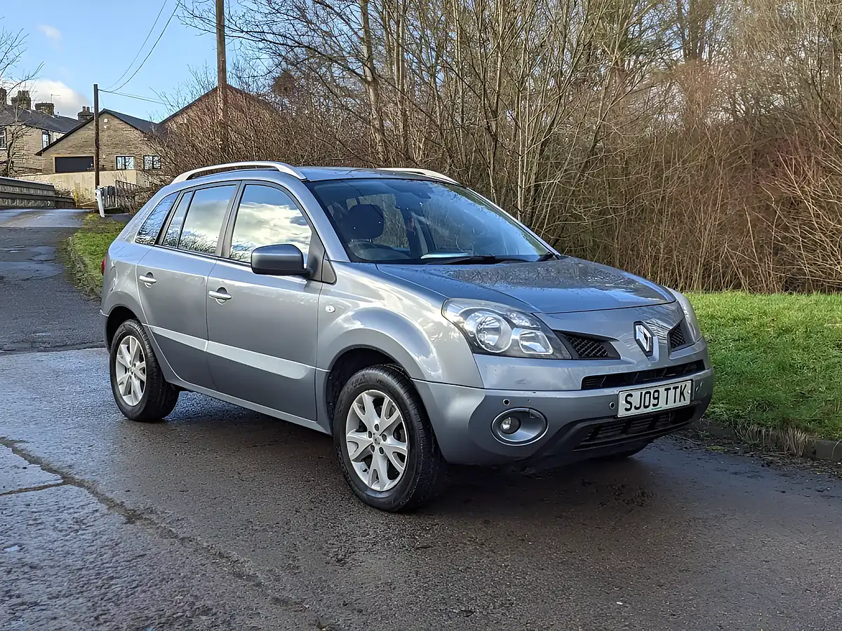 Used 2009 Renault Koleos Dynamique S Grey - Front View