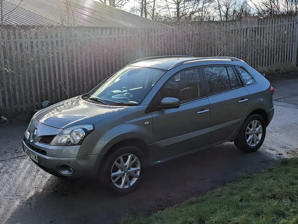 Used 2009 Renault Koleos Dynamique S Grey - Interior and Exterior details 4