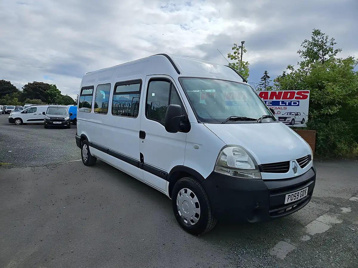 Used 2009 Renault Master LM39 Minibus L3 H2 White - Front View