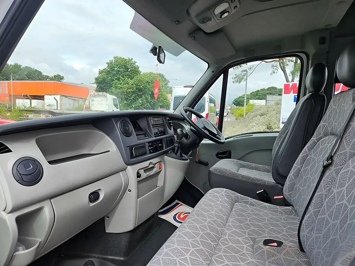 Used 2009 Renault Master LM39 Minibus L3 H2 White - Interior and Exterior details 12