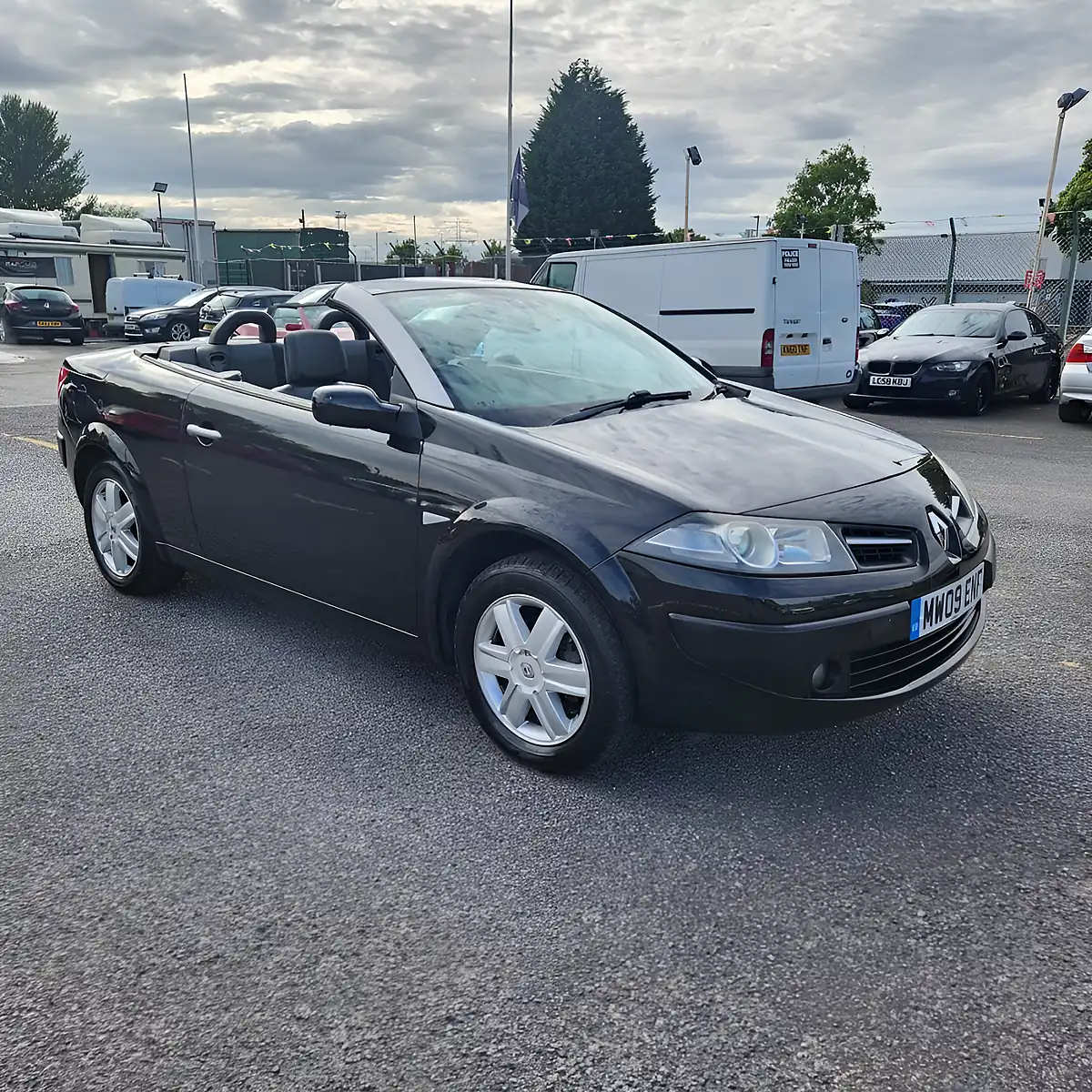 Used 2009 Renault Megane Leather Black - Interior and Exterior details 3