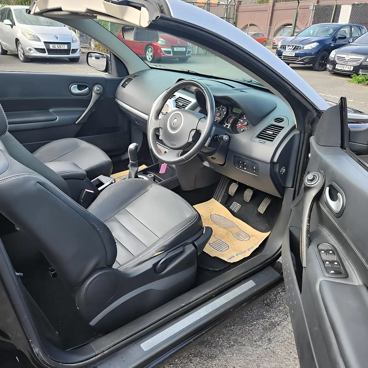 Used 2009 Renault Megane Leather Black - Interior and Exterior details 9
