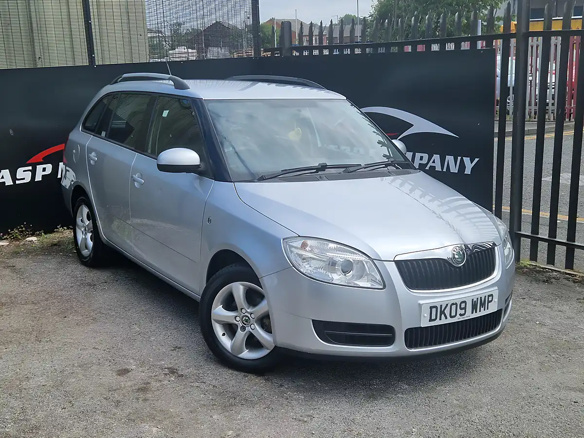 Used 2009 Skoda Fabia Silver - Front View