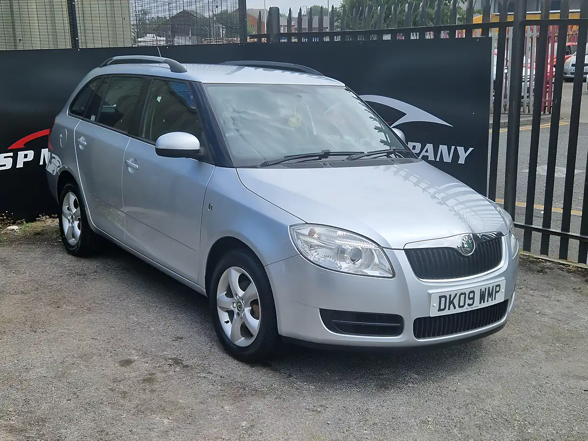 Used 2009 Skoda Fabia Silver - Interior and Exterior details 10