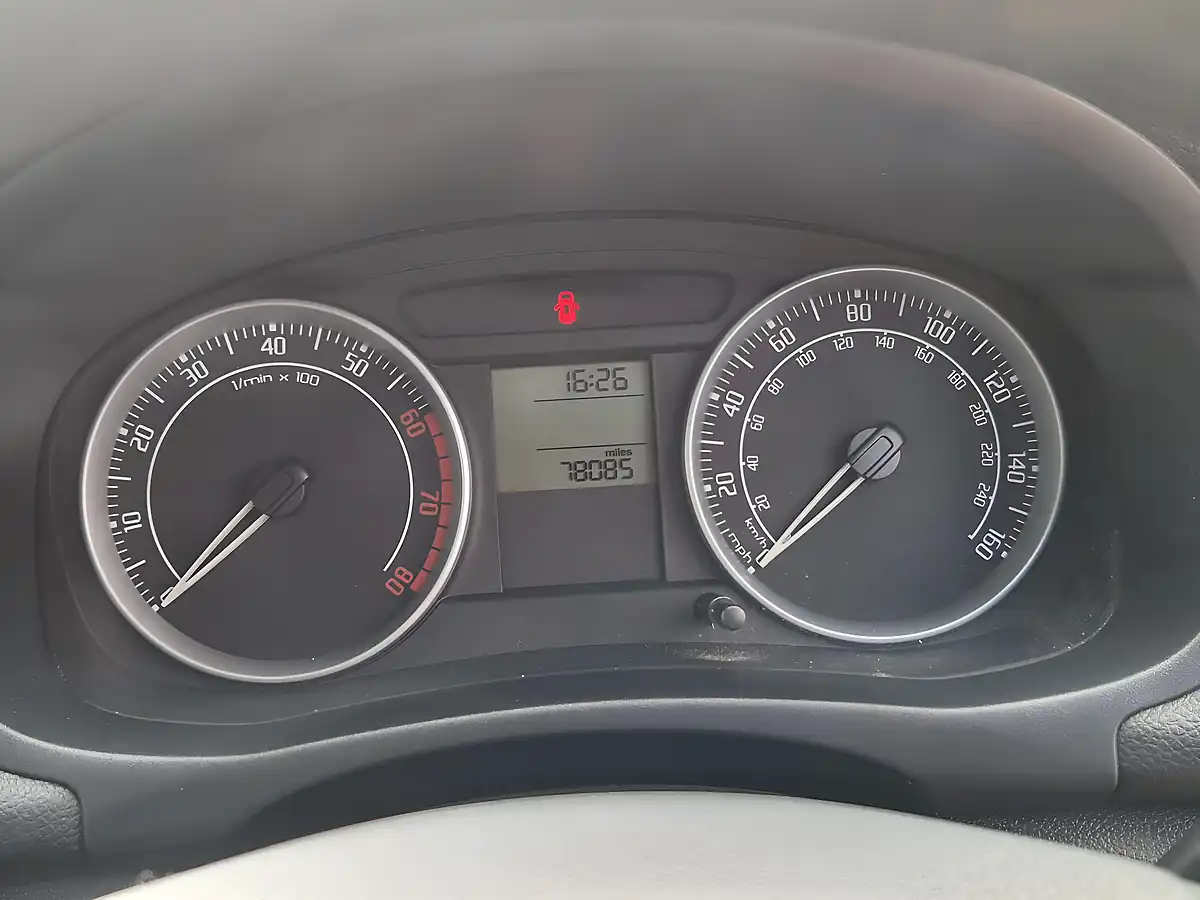 Used 2009 Skoda Fabia Silver - Interior and Exterior details 13