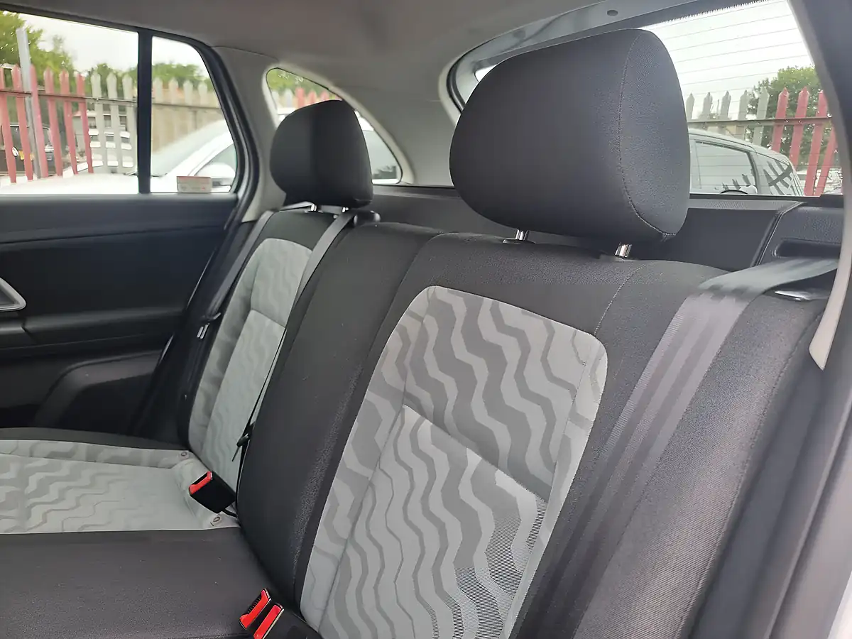 Used 2009 Skoda Fabia Silver - Interior and Exterior details 19