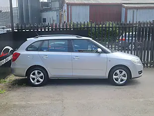 Used 2009 Skoda Fabia Silver - Interior and Exterior details 5