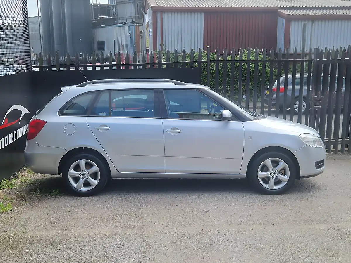 Used 2009 Skoda Fabia Silver - Interior and Exterior details 5