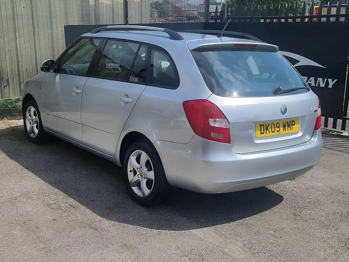 Used 2009 Skoda Fabia Silver - Interior and Exterior details 6