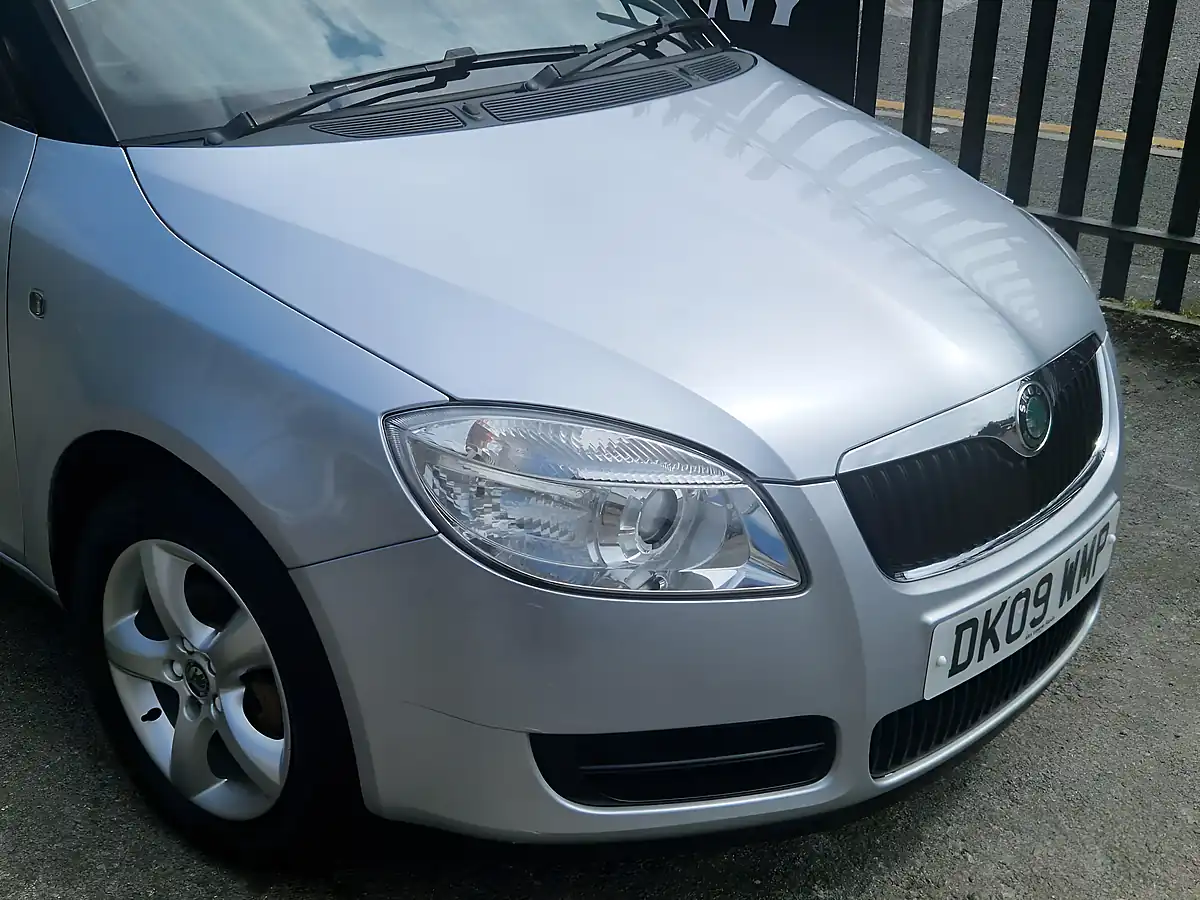 Used 2009 Skoda Fabia Silver - Interior and Exterior details 9