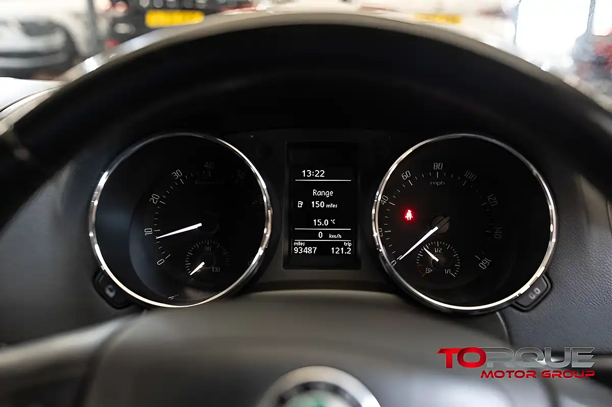 Used 2009 Skoda Yeti Se Silver - Interior and Exterior details 16