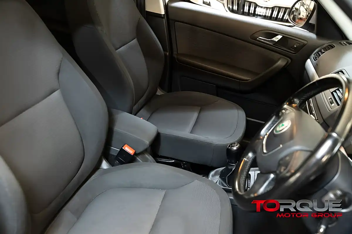 Used 2009 Skoda Yeti Se Silver - Interior and Exterior details 18