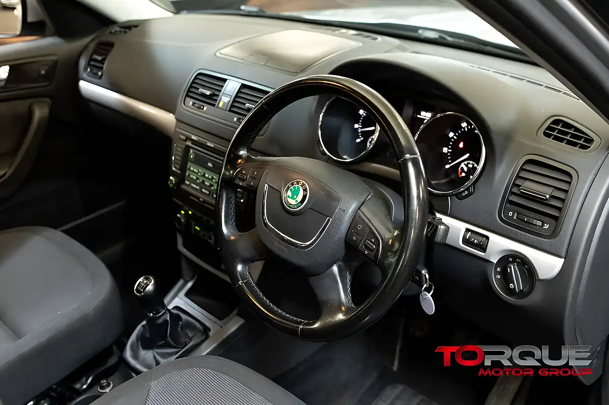 Used 2009 Skoda Yeti Se Silver - Interior and Exterior details 9