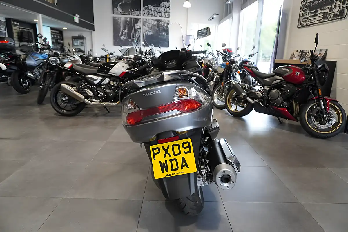 Used 2009 Suzuki Burgman 400 Silver Metallic - Interior and Exterior details 4