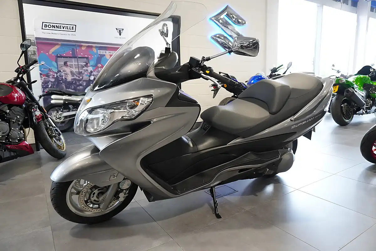 Used 2009 Suzuki Burgman 400 Silver Metallic - Interior and Exterior details 6