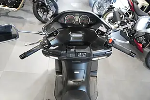 Used 2009 Suzuki Burgman 400 Silver Metallic - Interior and Exterior details 7