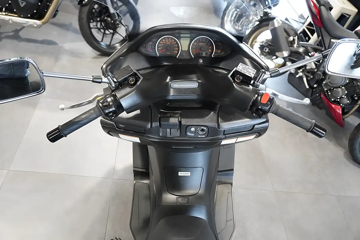 Used 2009 Suzuki Burgman 400 Silver Metallic - Interior and Exterior details 7