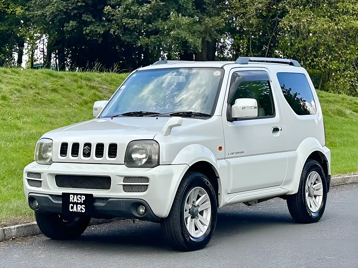 Used 2009 Suzuki Jimny Land Venture White - Interior and Exterior details 10