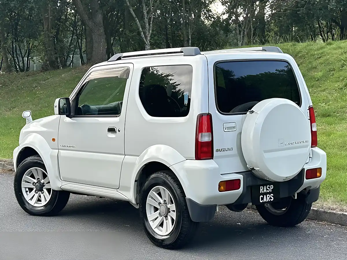 Used 2009 Suzuki Jimny Land Venture White - Interior and Exterior details 13