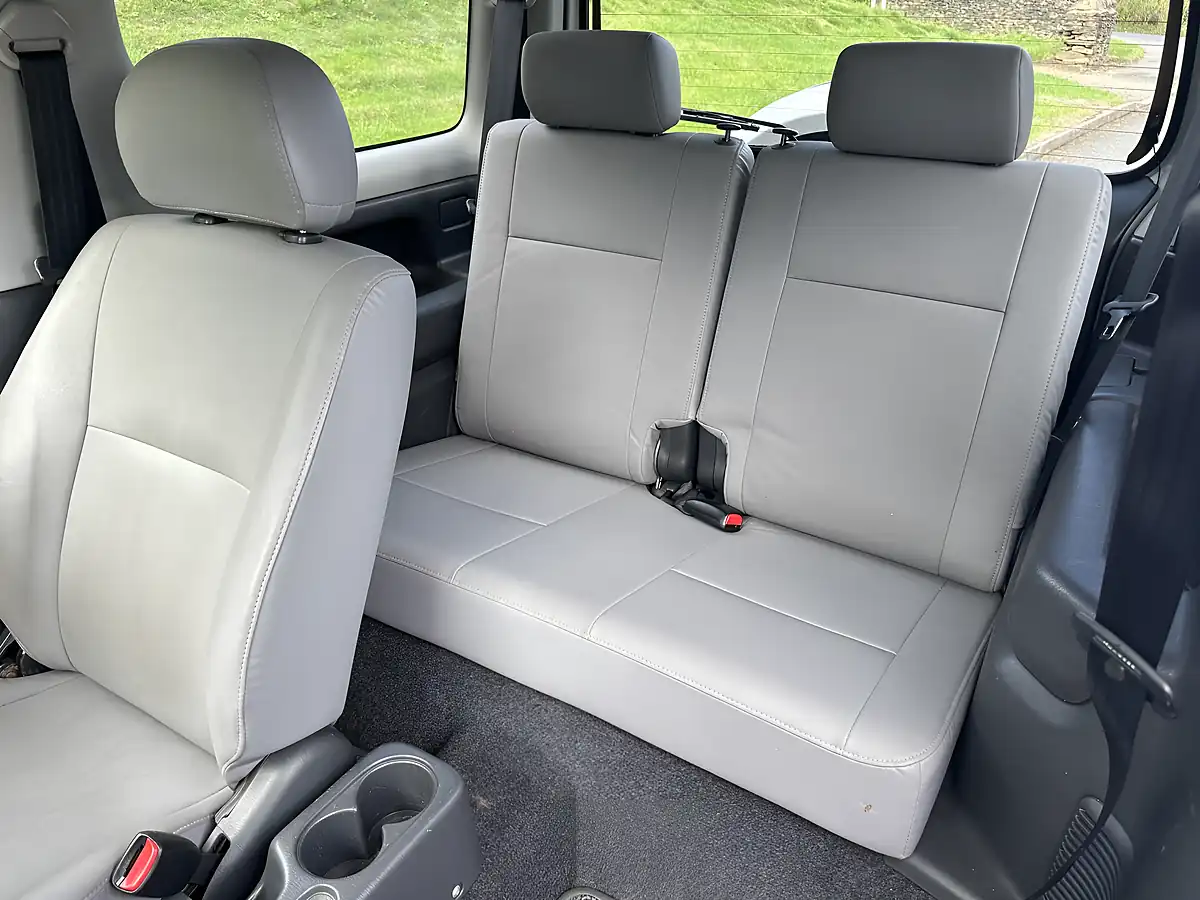 Used 2009 Suzuki Jimny Land Venture White - Interior and Exterior details 15