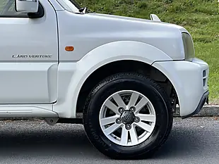 Used 2009 Suzuki Jimny Land Venture White - Interior and Exterior details 6