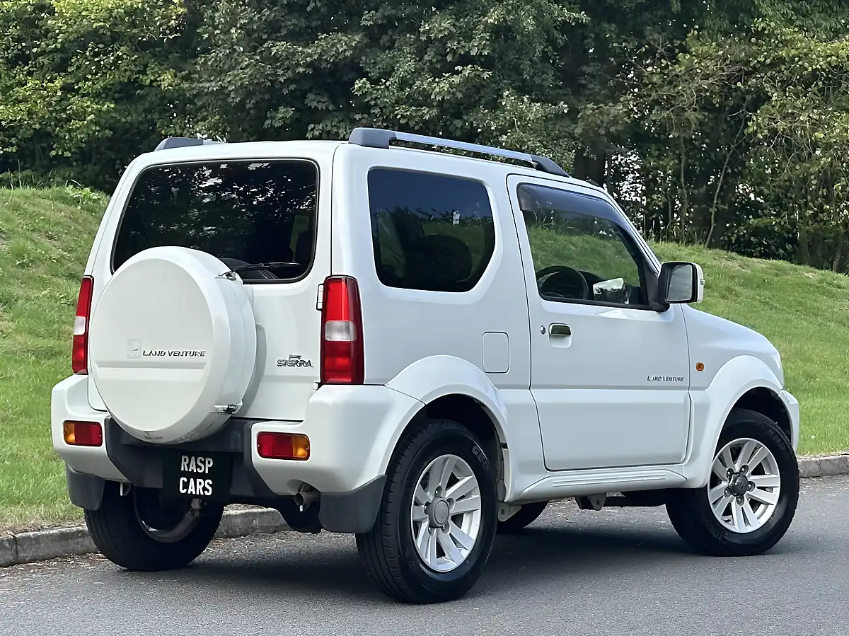 Used 2009 Suzuki Jimny Land Venture White - Interior and Exterior details 7