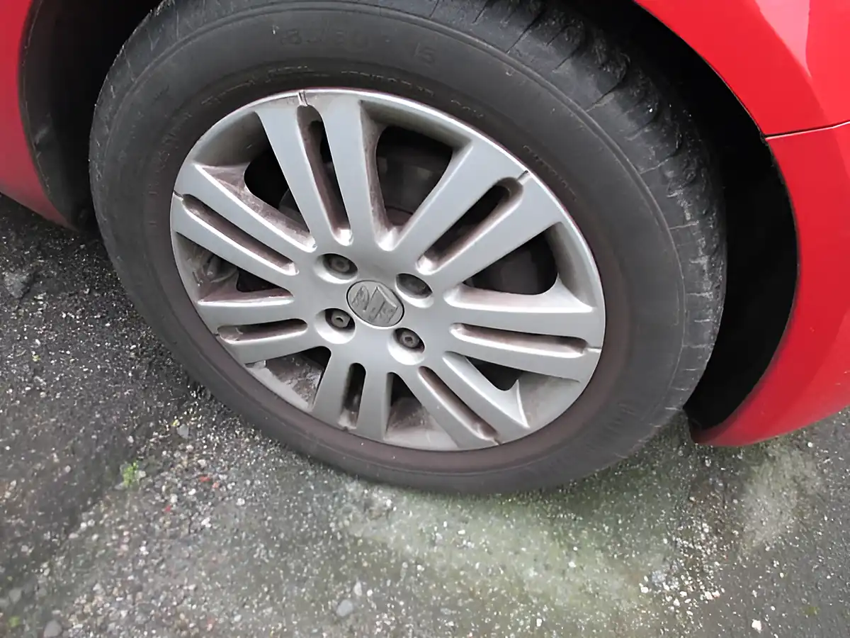 Used 2009 Suzuki Splash Red - Interior and Exterior details 8