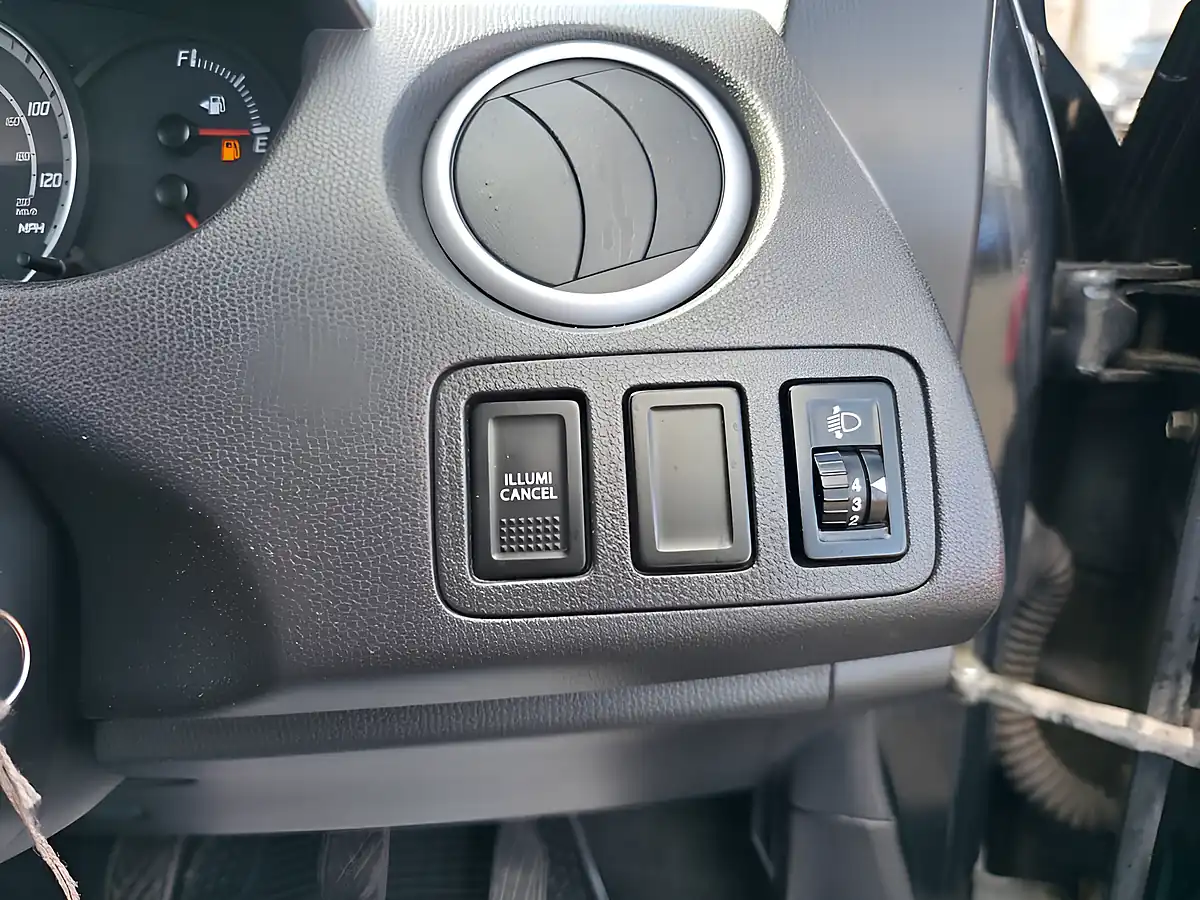 Used 2009 Suzuki Swift Gl Black - Interior and Exterior details 18