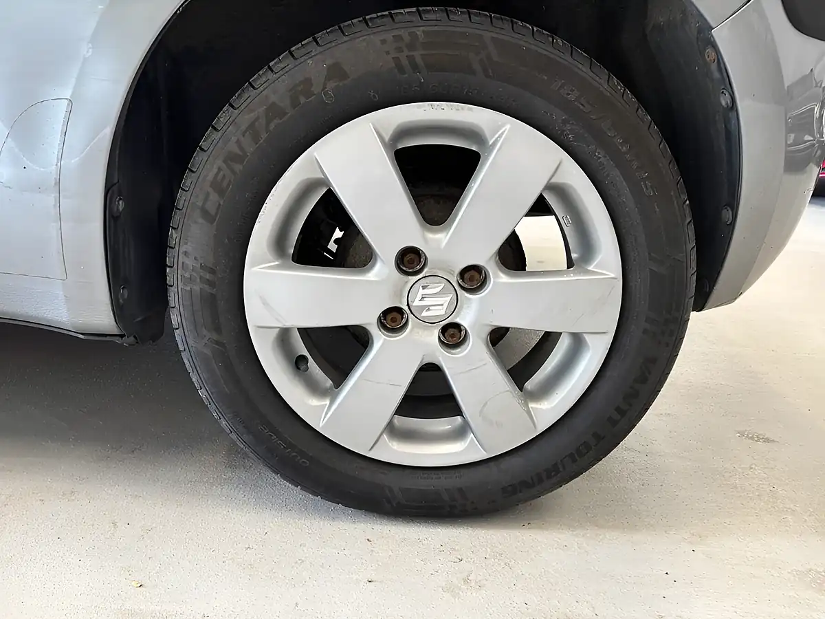 Used 2009 Suzuki Swift Glx Grey - Interior and Exterior details 10
