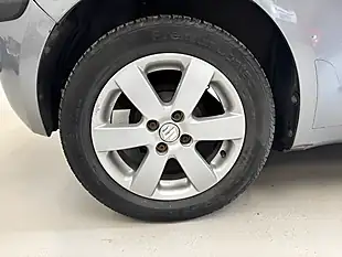 Used 2009 Suzuki Swift Glx Grey - Interior and Exterior details 11