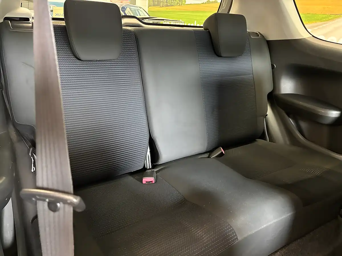 Used 2009 Suzuki Swift Glx Grey - Interior and Exterior details 18