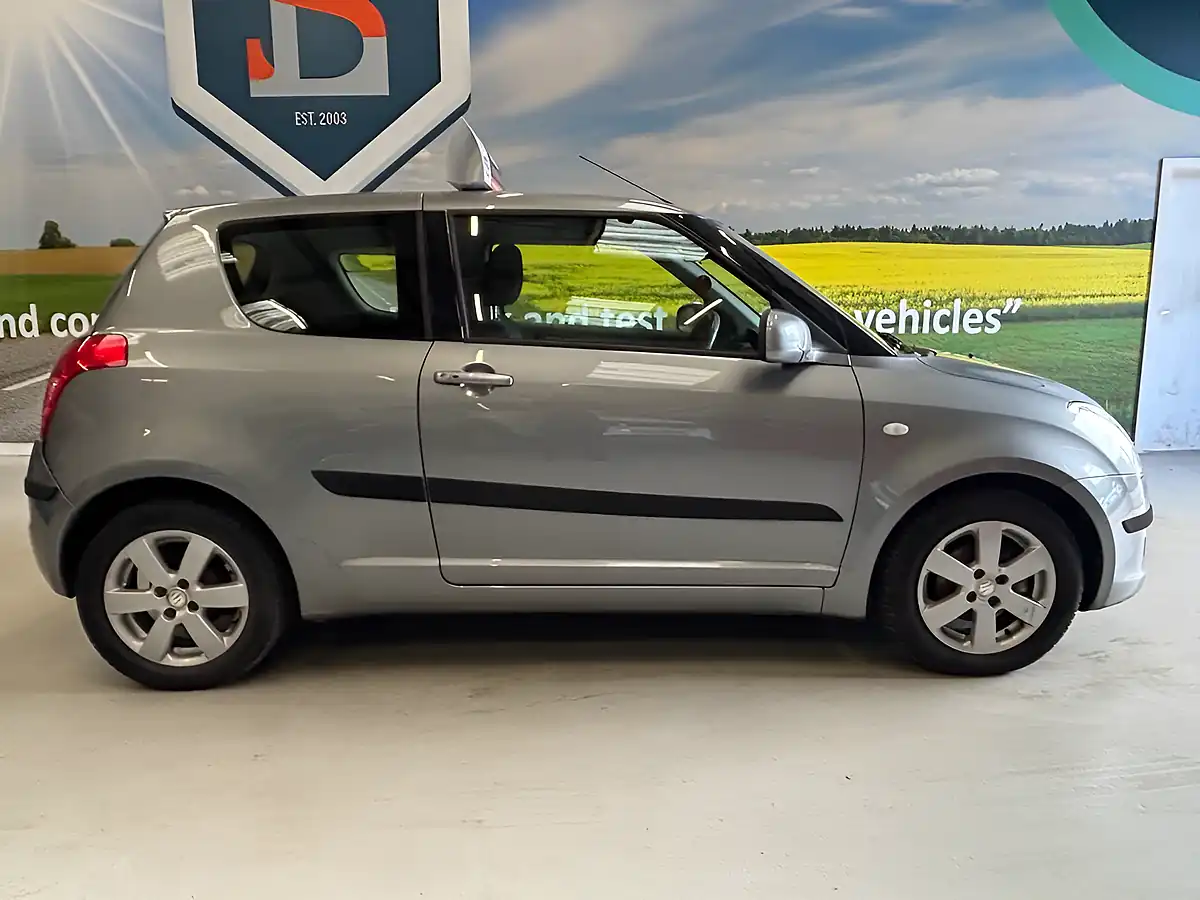 Used 2009 Suzuki Swift Glx Grey - Interior and Exterior details 4